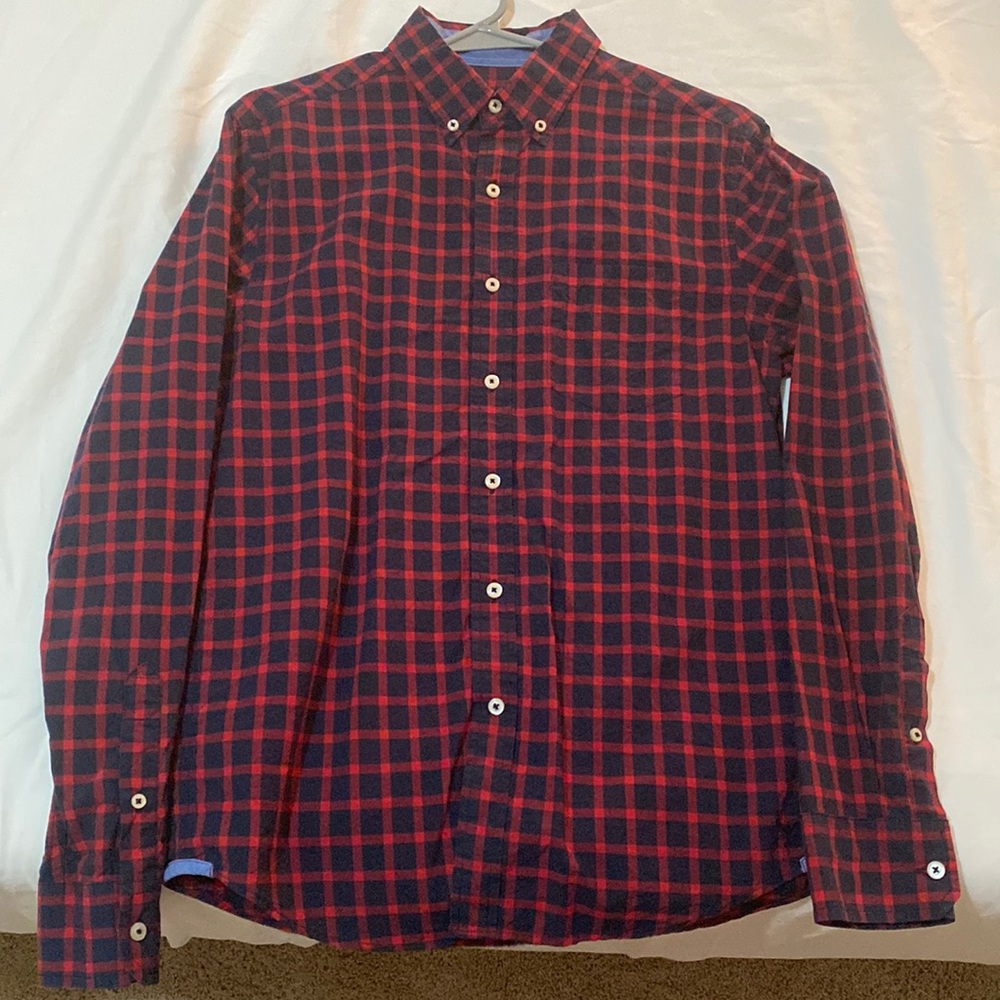 American Eagle navy/red pattern long sleeve button down, size S